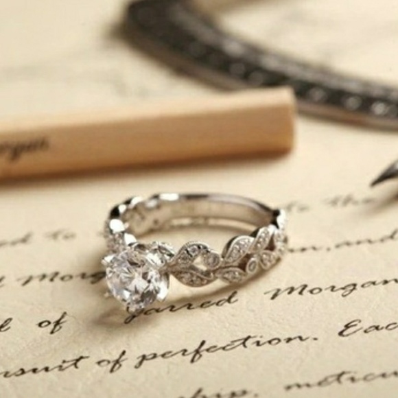 1.5 CT Woman's Wedding Ring - Picture 3 of 3